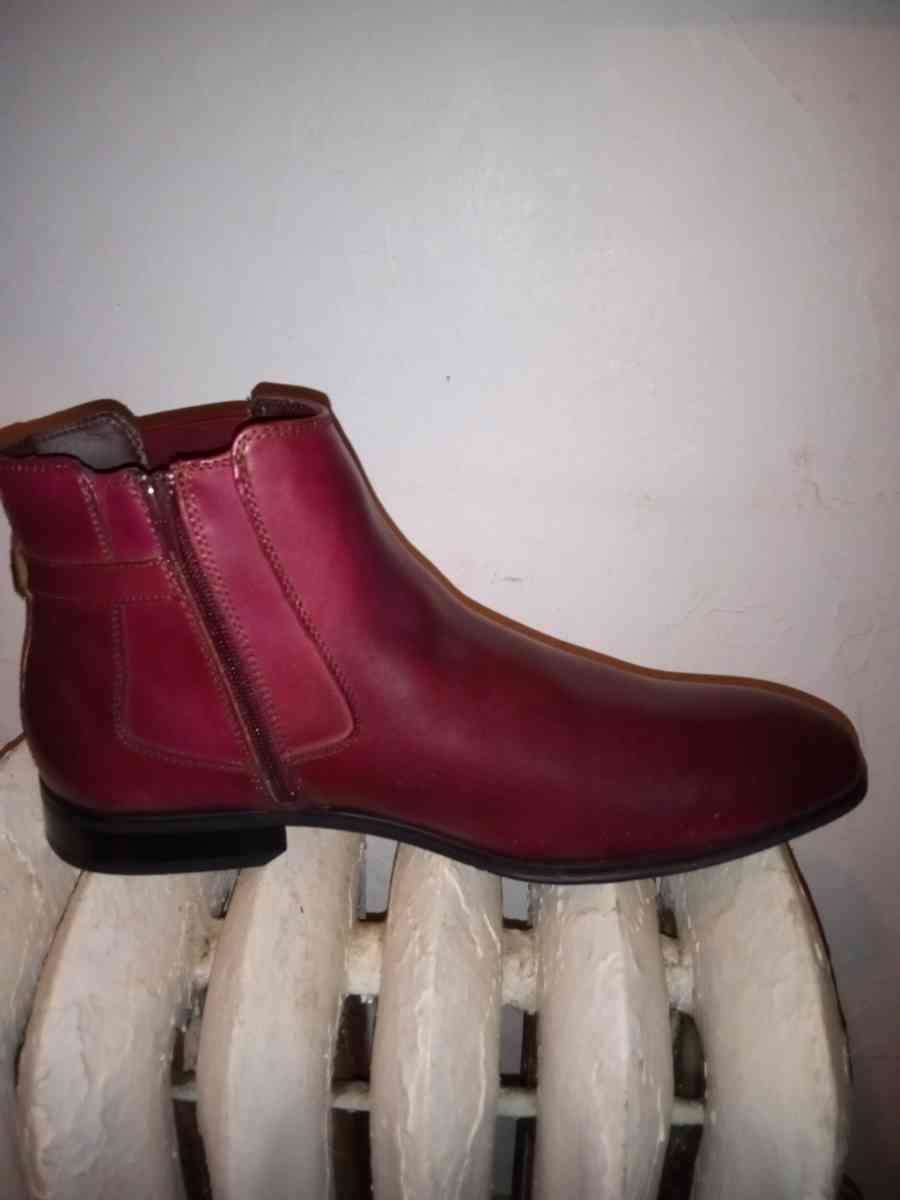 SELLING MY BRAND NEW NEVER USED LA MILANO BURGUNDY SHOES
