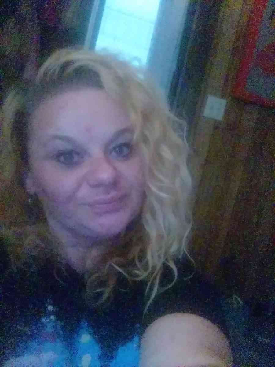 cut color style peddie Mannie brows lashes acrylics makeup