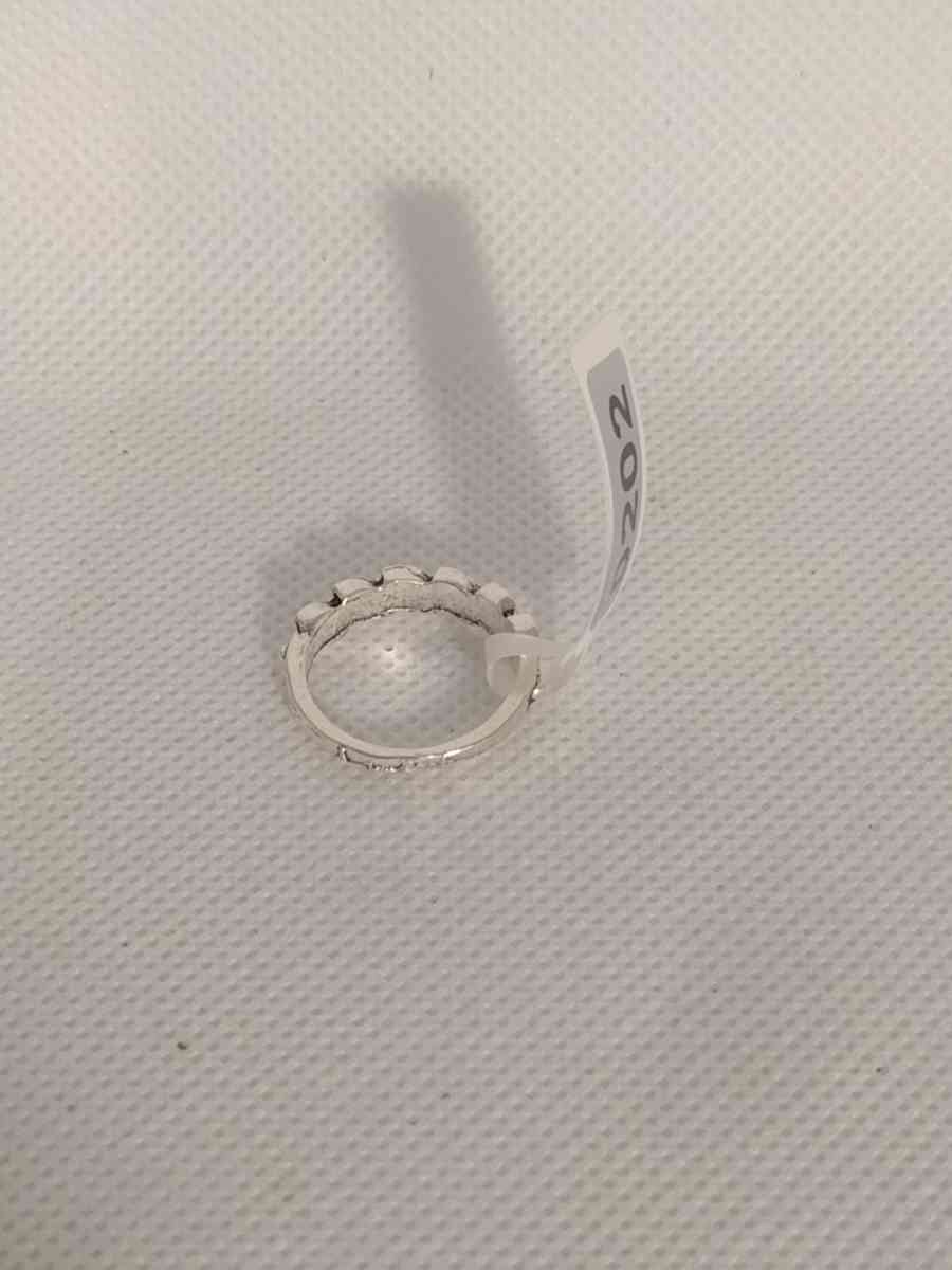 Silver Leaflet Ring