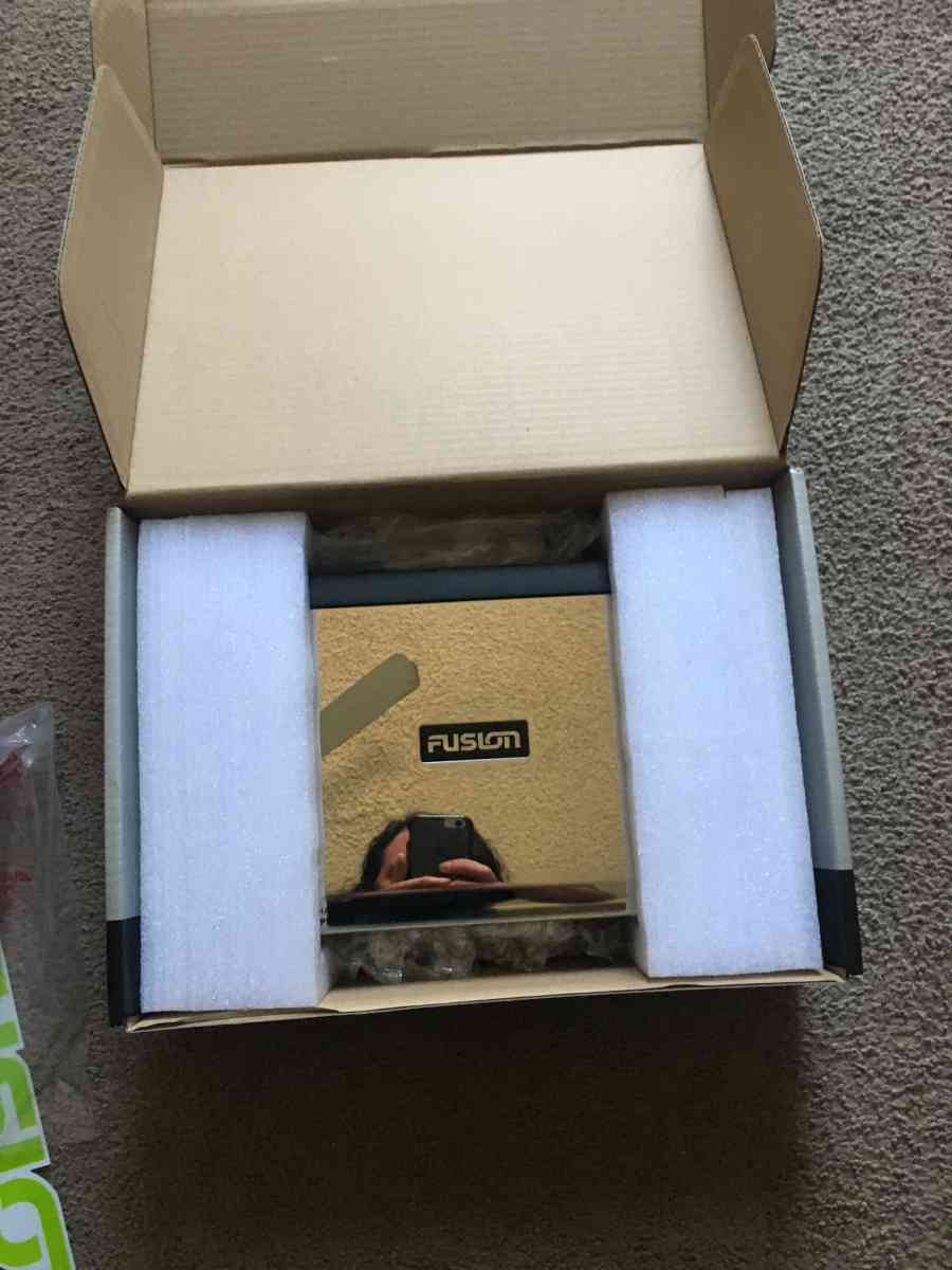 Brand new Fusion Amp 4 channel 1400 watt