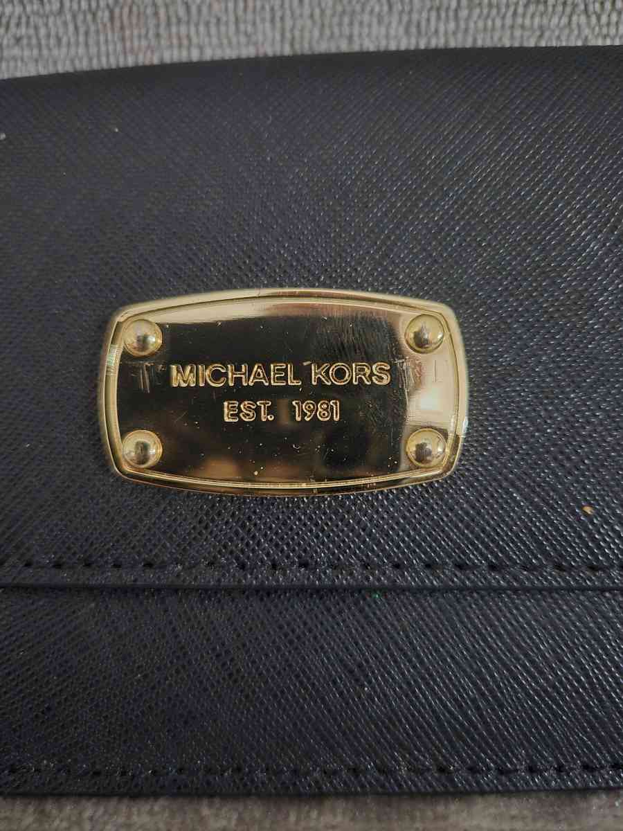 MICHAEL KORS BLACK SAFFIANO LEATHER SNAP WALLET