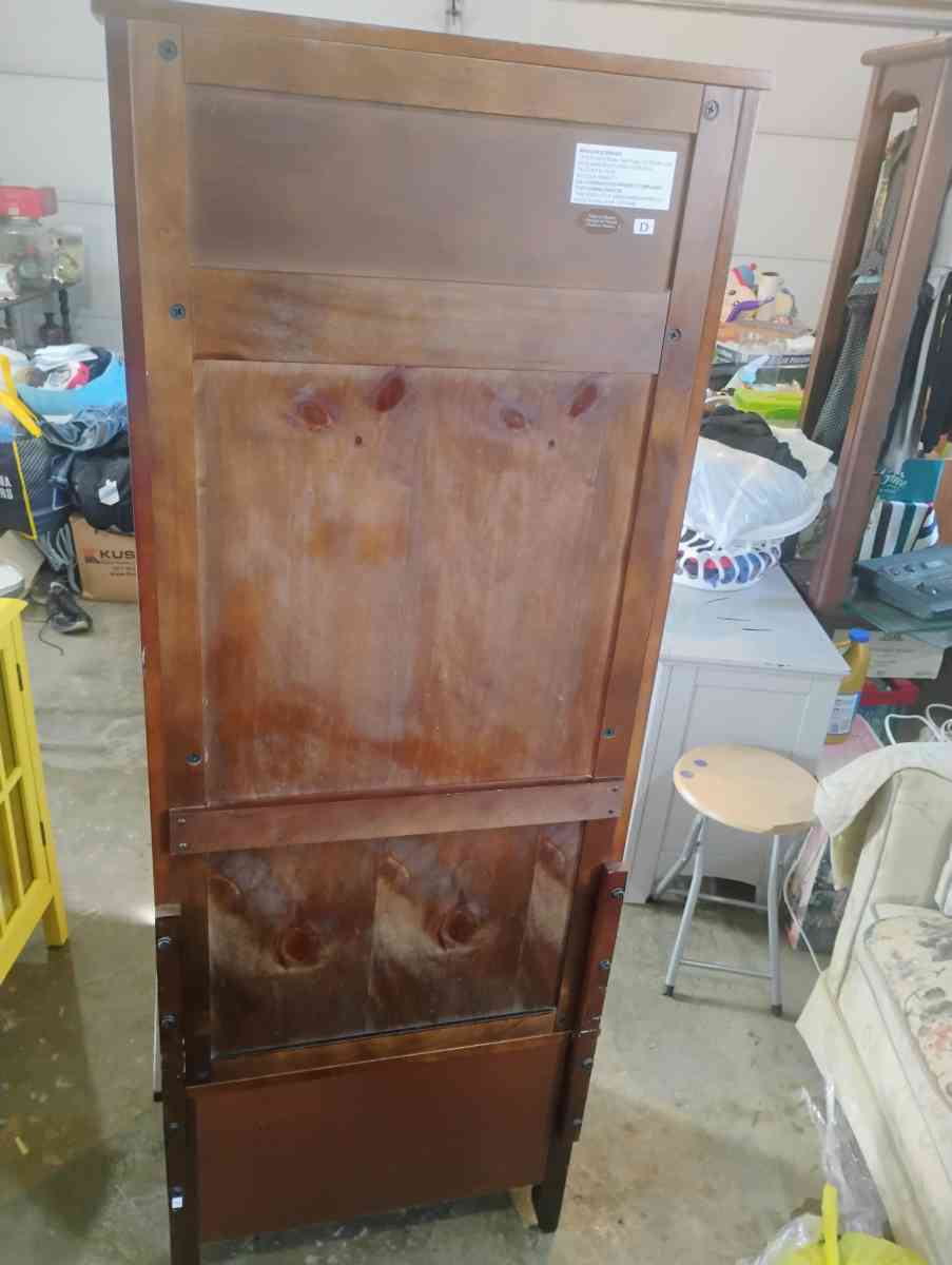 coat cabinet
