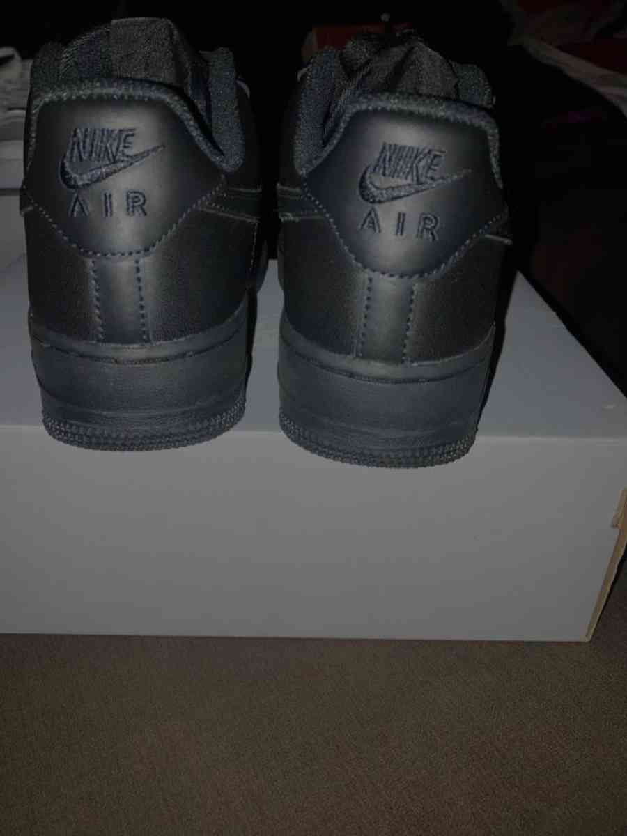 Black air forces 1s