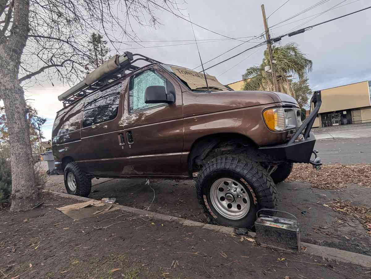 2000 Ford Econoline Van 559 375 5785