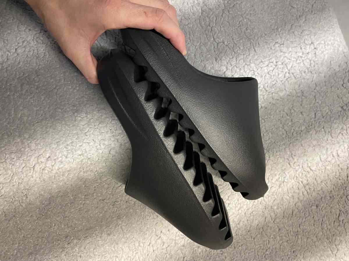 Yeezy Slide Onyx Size 11