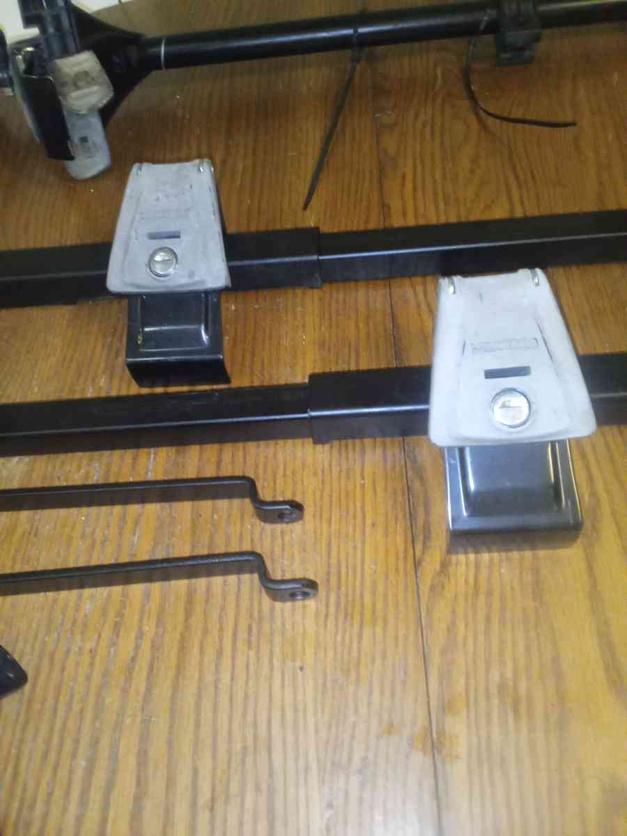 Yakima used upright bicycle roof carriers