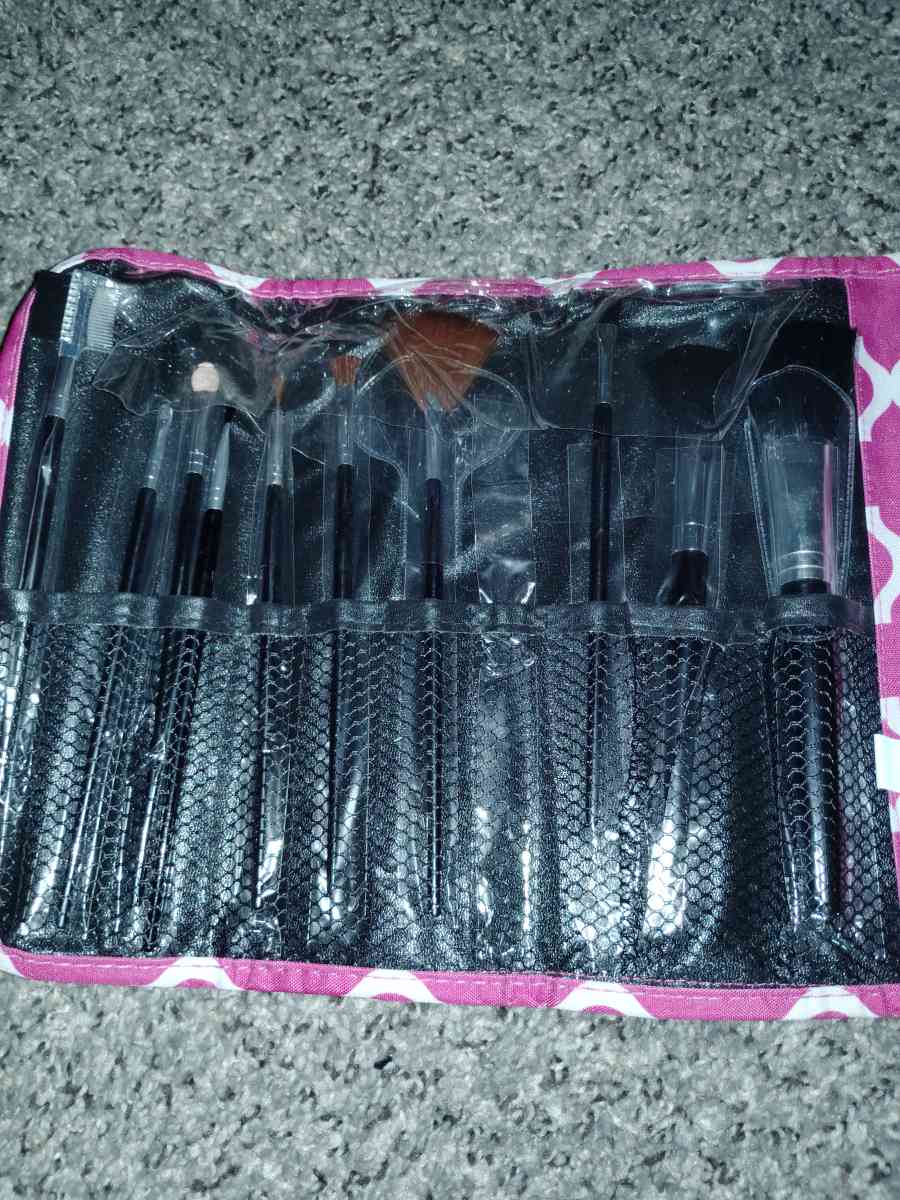 Makeup brushes