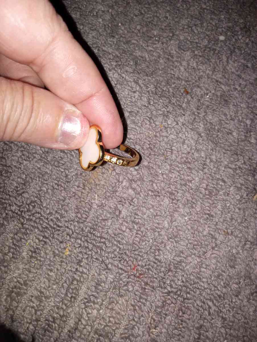 cloverleaf style design ring