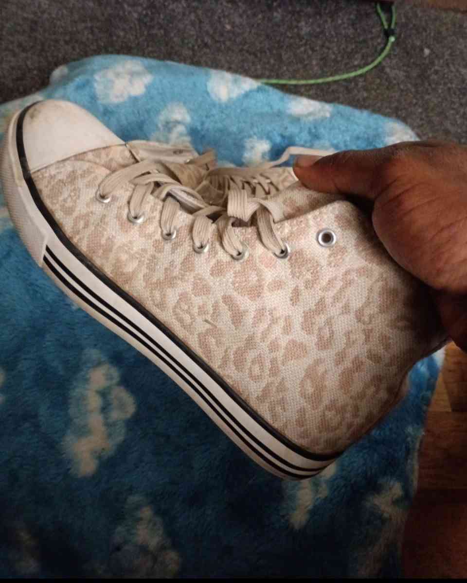 Womens shoes size 11