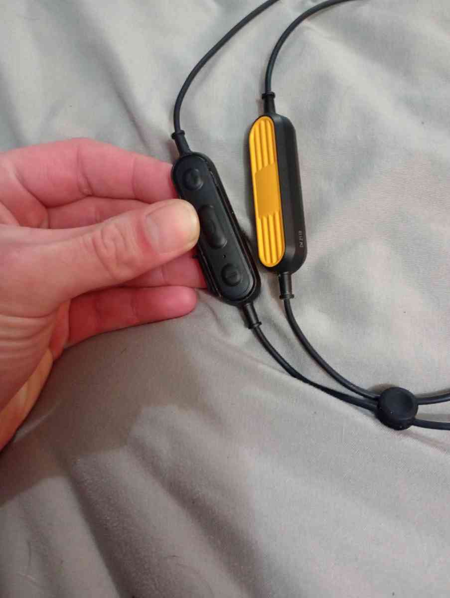 DeWalt noise cancellation Bluetooth earphones