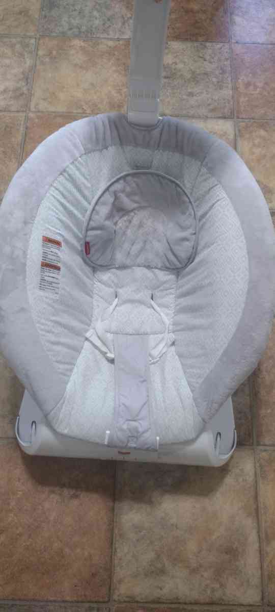 baby bouncer with mobile