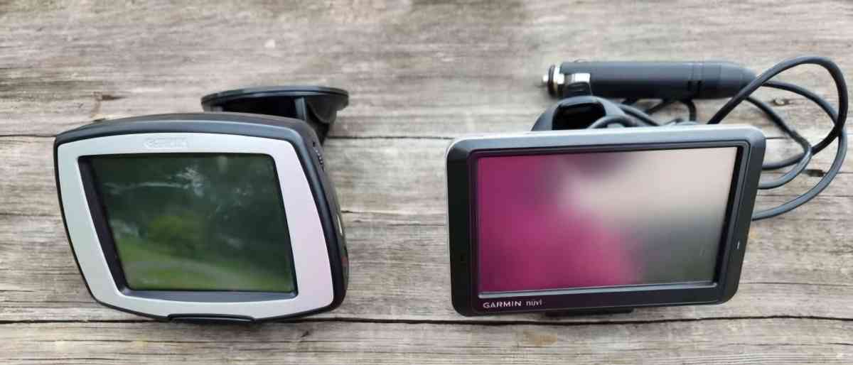 Garmin GPS Quantity 2