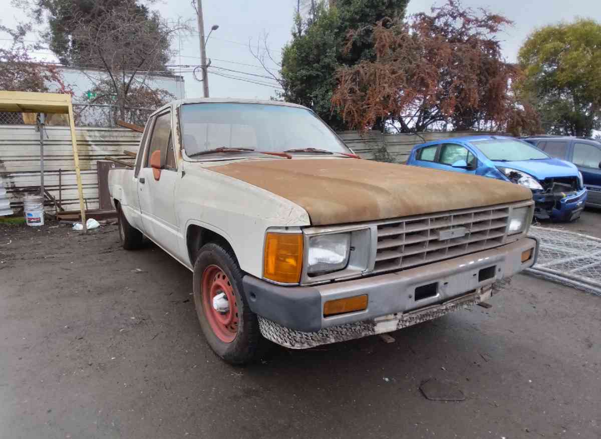 84 Toyota pick up