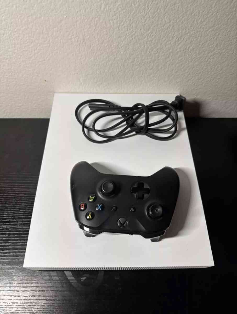 Xbox One X 1Tb With WirelessController And Power Cord