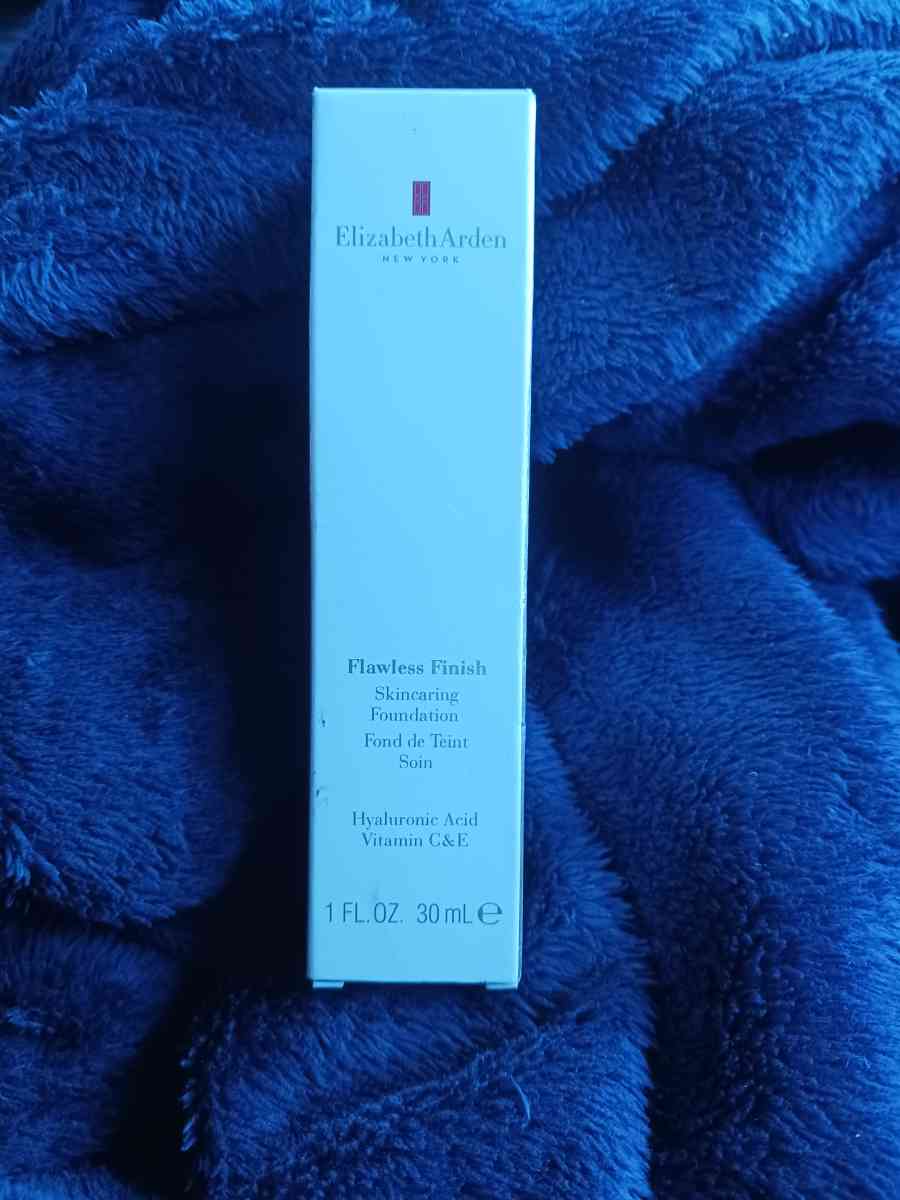 Elizabeth Arden Flawless finish foundation  520w