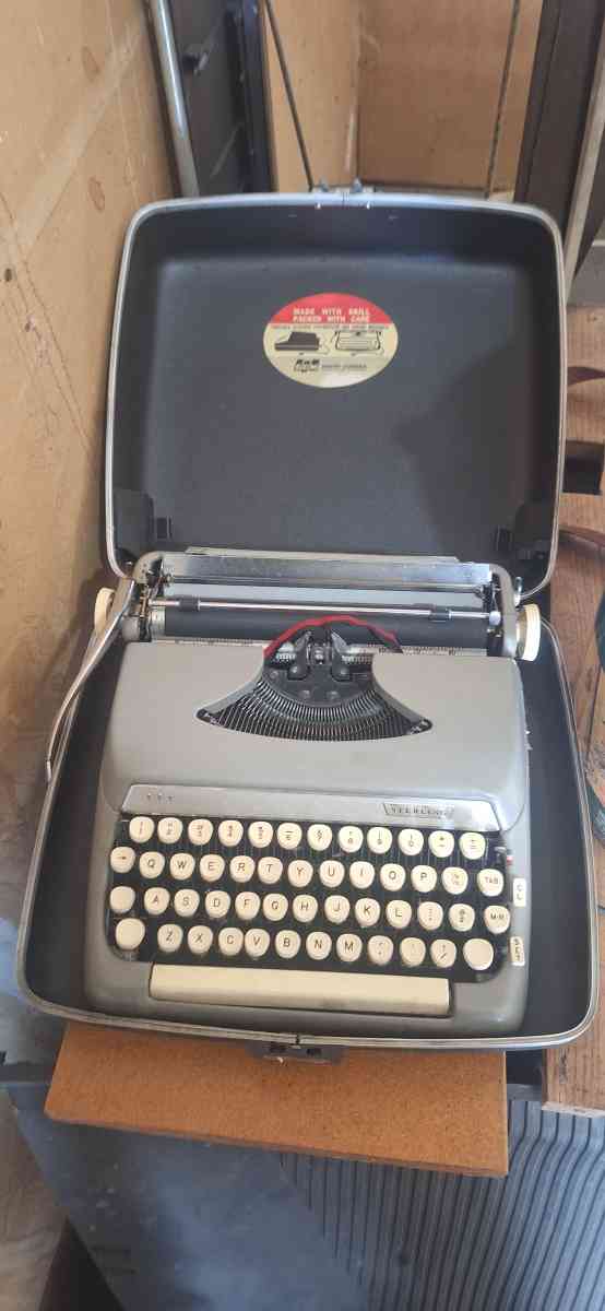 Vintage Smith Corona Sterling Portable Typewriter with case