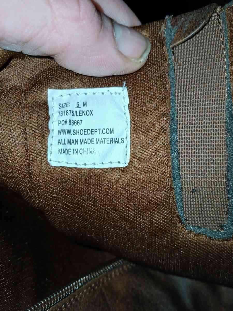 a pair of women boots size 6 and a womens medium jacket tree