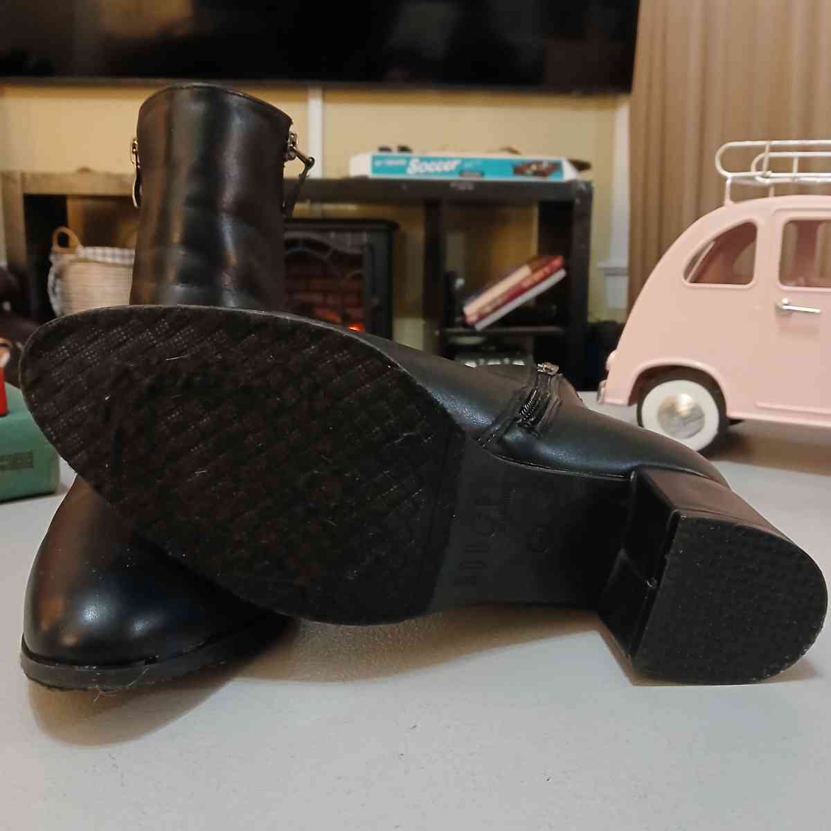 Rouge Helium Black women boots size 10