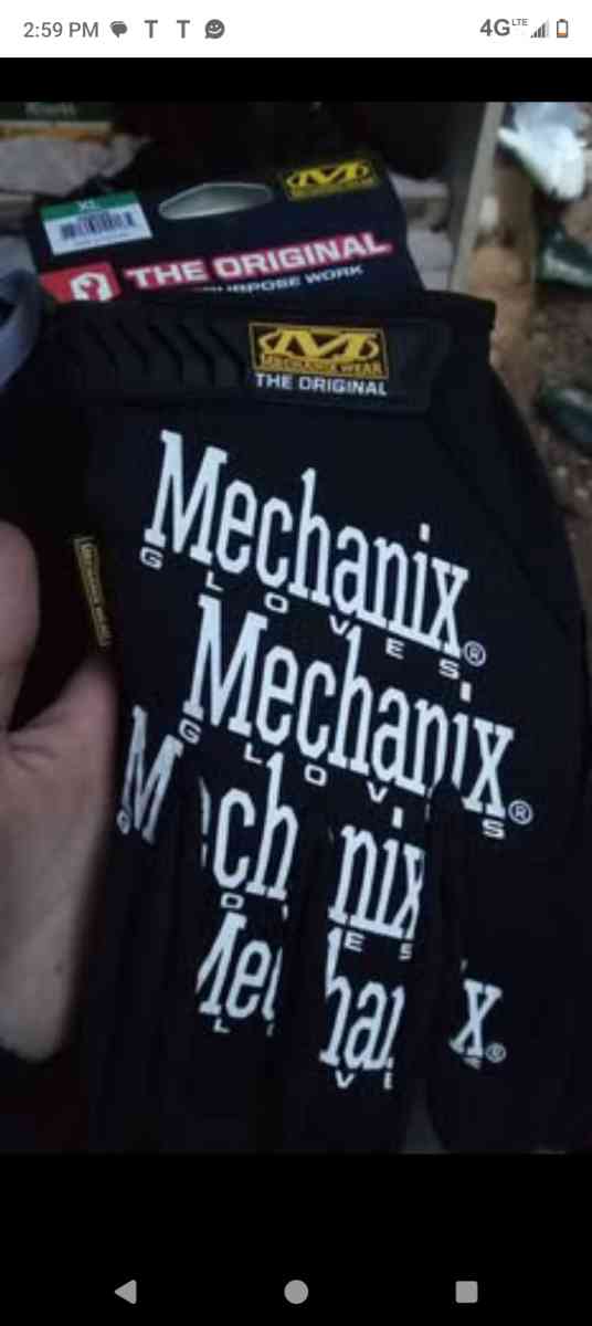 3 DeWalt saw saw blades 1 pairs of mechanic gloves MUST GO