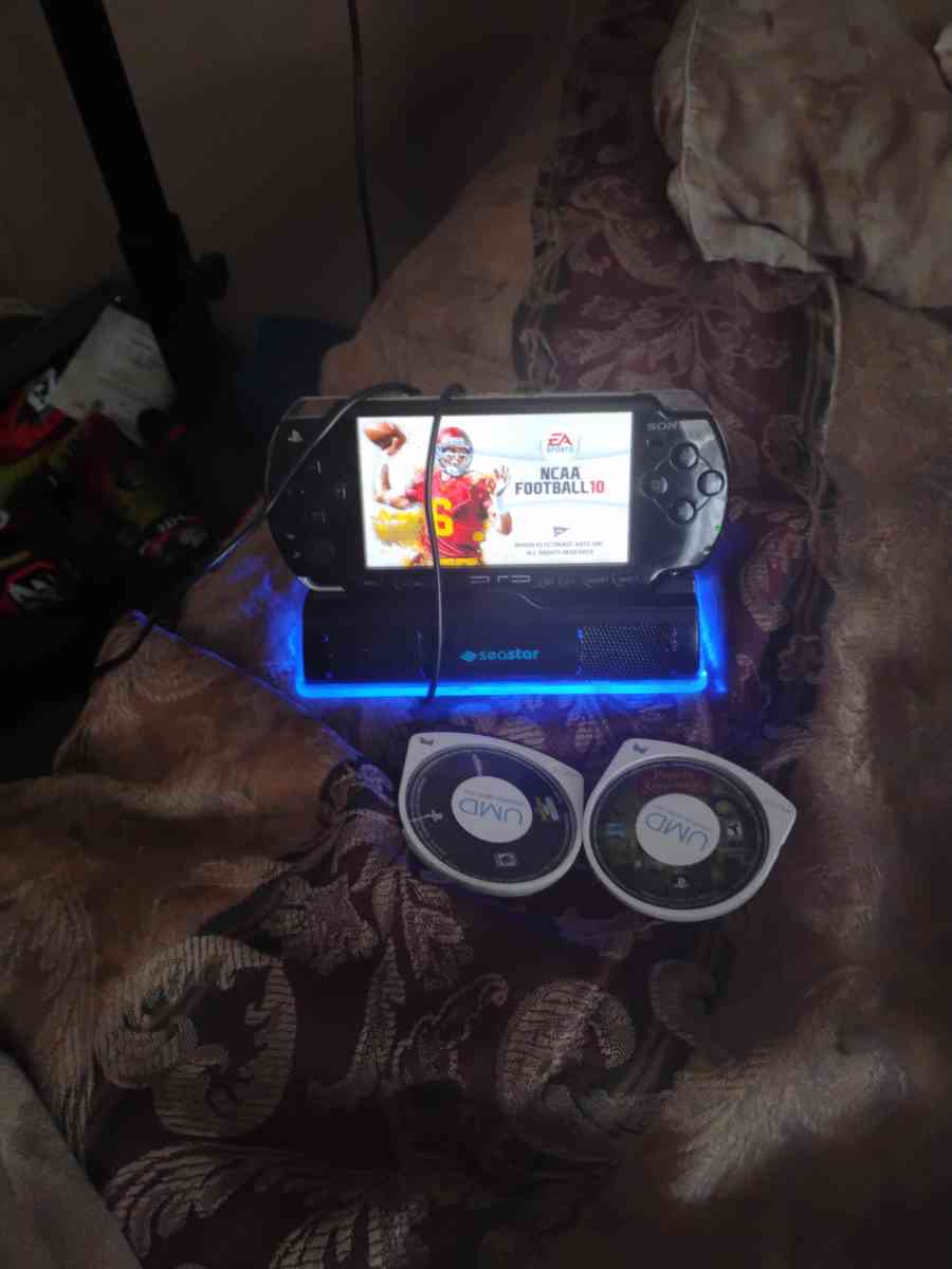 SONY 2000 PSP W Games And case