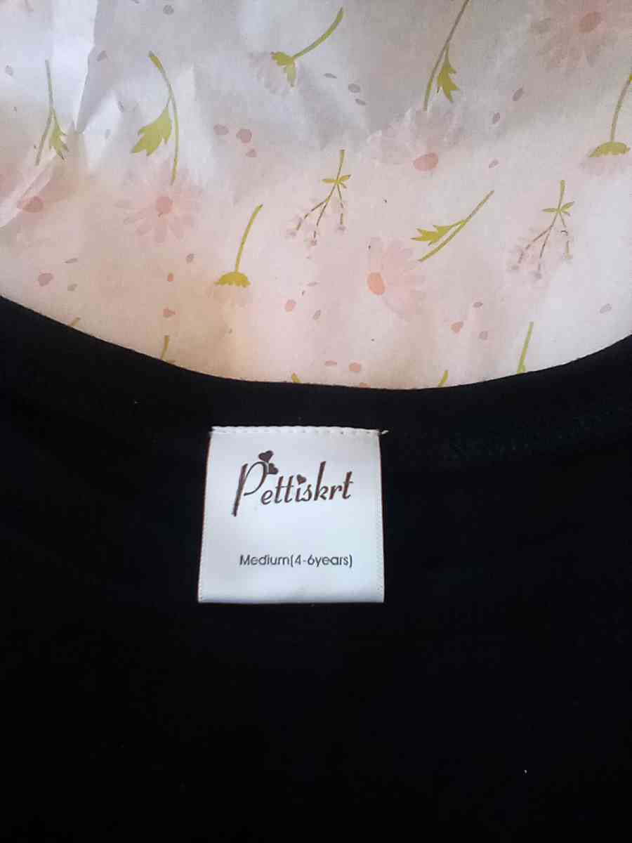 Girls Blk Ruffles on bottom and cuff of wrist