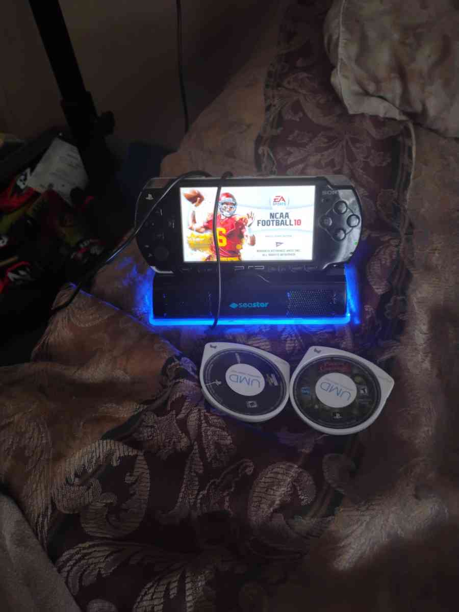 SONY 2000 PSP W Games And case