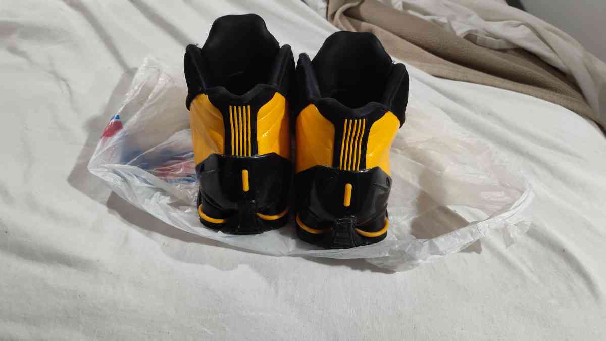 Nike Shox BB4 Metallic University Gold