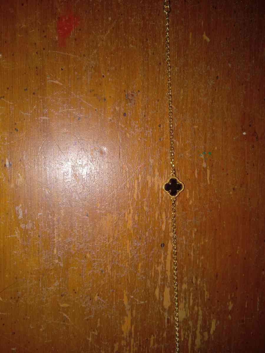 Cloverleaf design bracelet