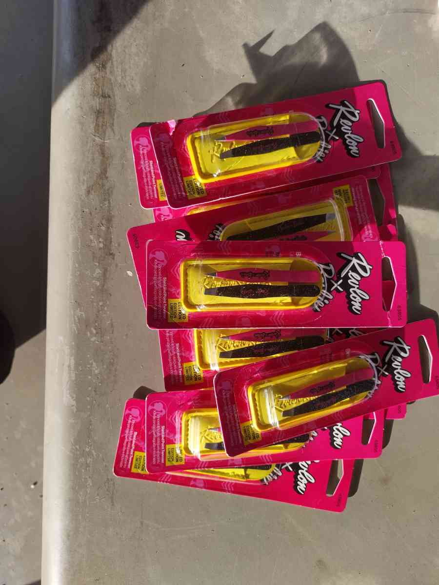 Revlon Barbie x tweezers set