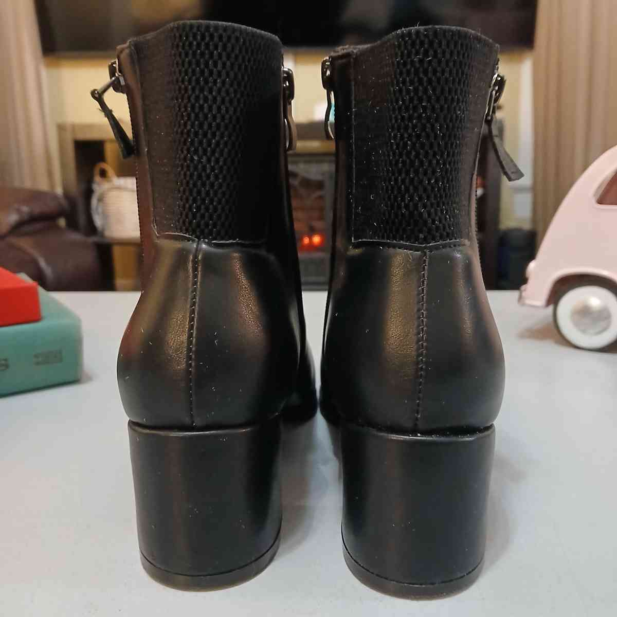 Rouge Helium Black women boots size 10