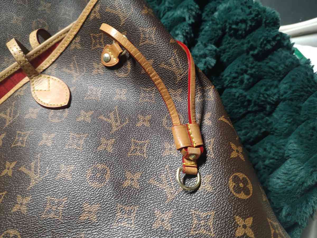 Large Louis Vuitton Neverfull shoulder bag