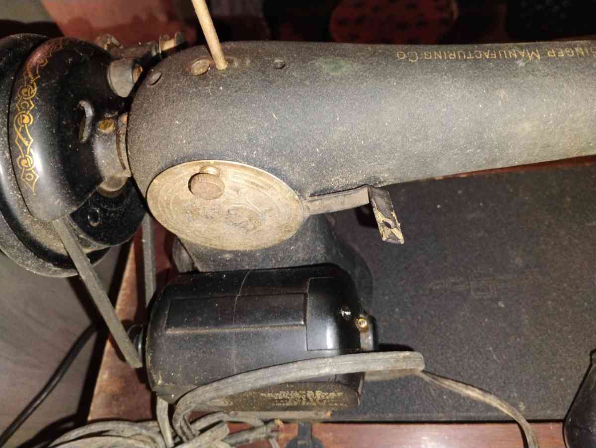 Singer Sewing machine from 1940s