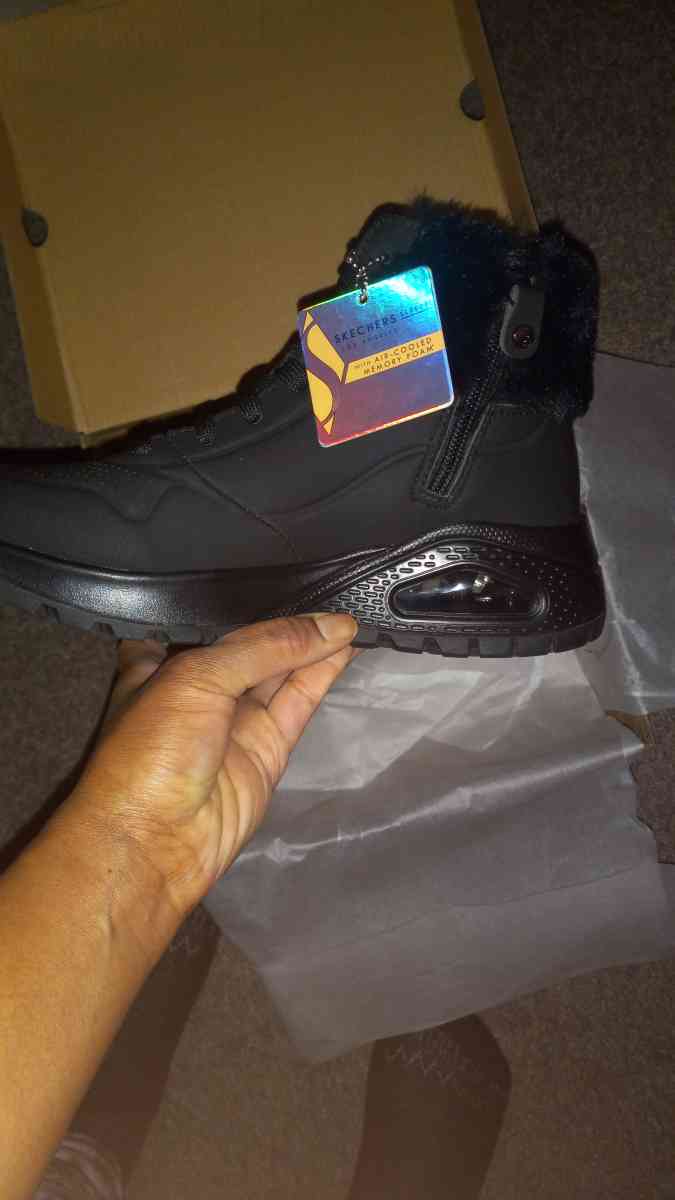 all Black skechers boots