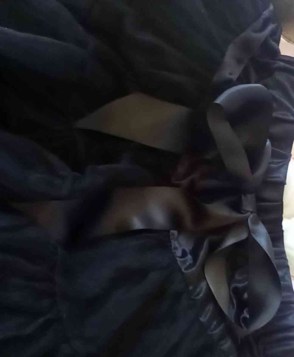 4 to 5yrs Black TuTu Pettiskrt NWT Button Cinchers