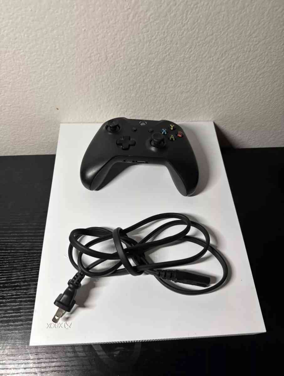 Xbox One X 1Tb With WirelessController And Power Cord