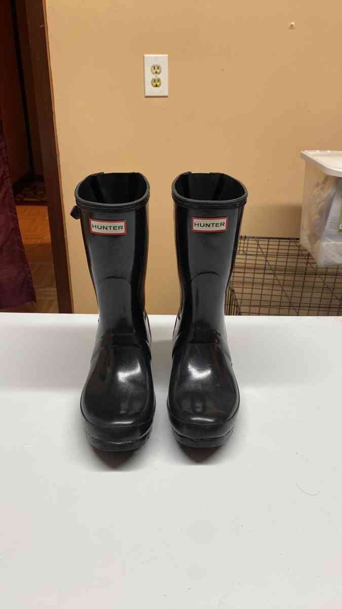 HUNTER Short Gloss Black MidCalf Rubber Rain Boots Size 8
