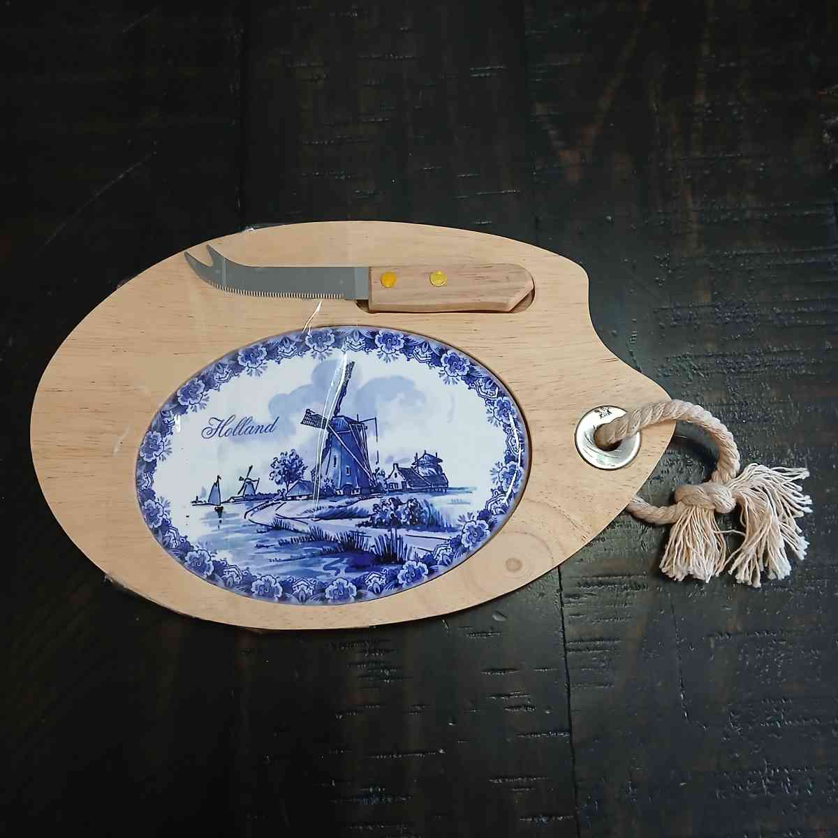 Delftware Collection Tile and wood cheese tray cutter knife
