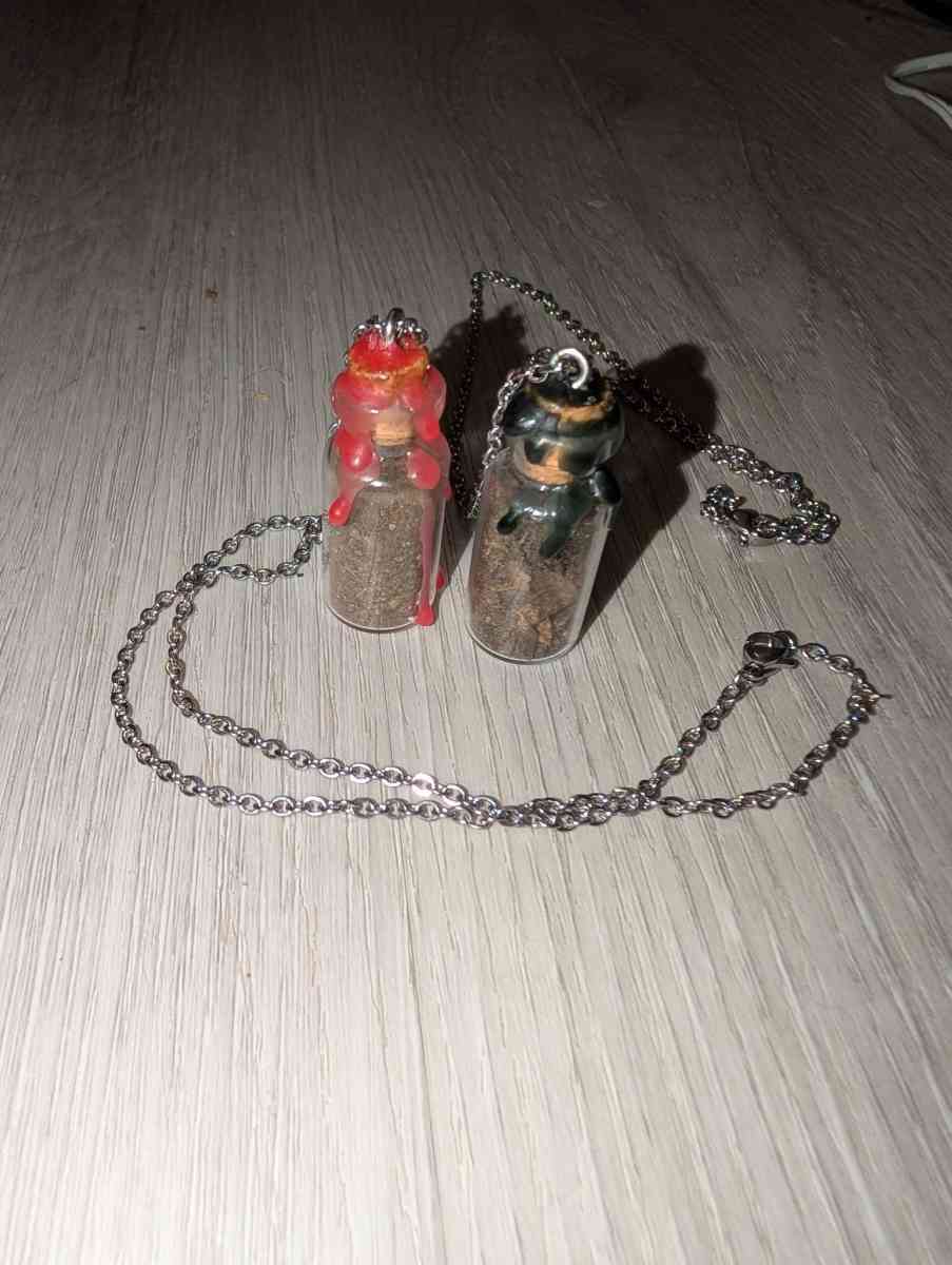 necklaces Salem dirt