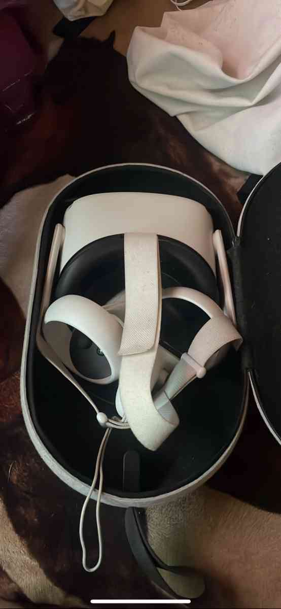 tryna get rid of oculus quest 2 256gb with carrying case