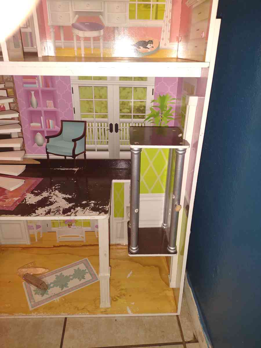 Barbie house 4 ft tall