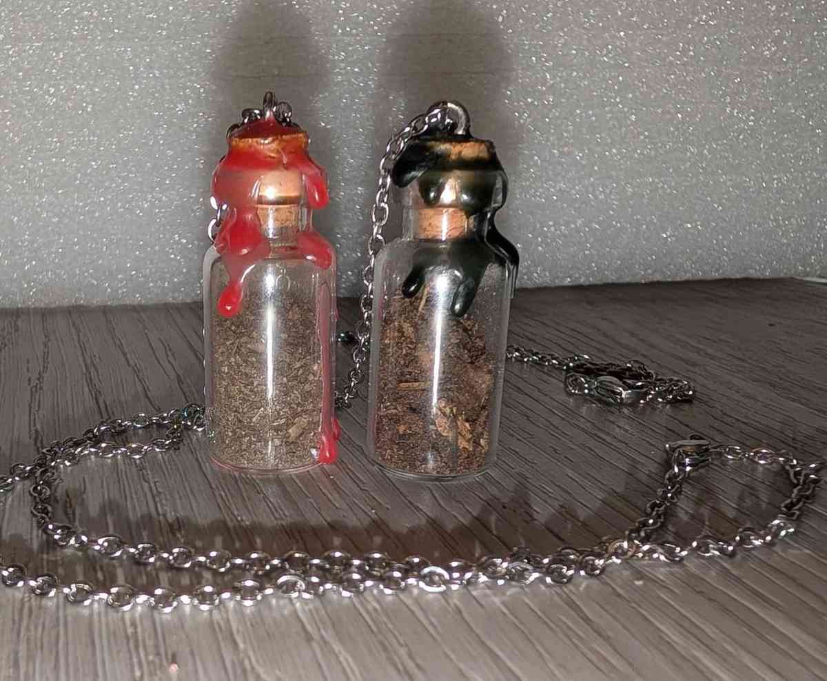 necklaces Salem dirt