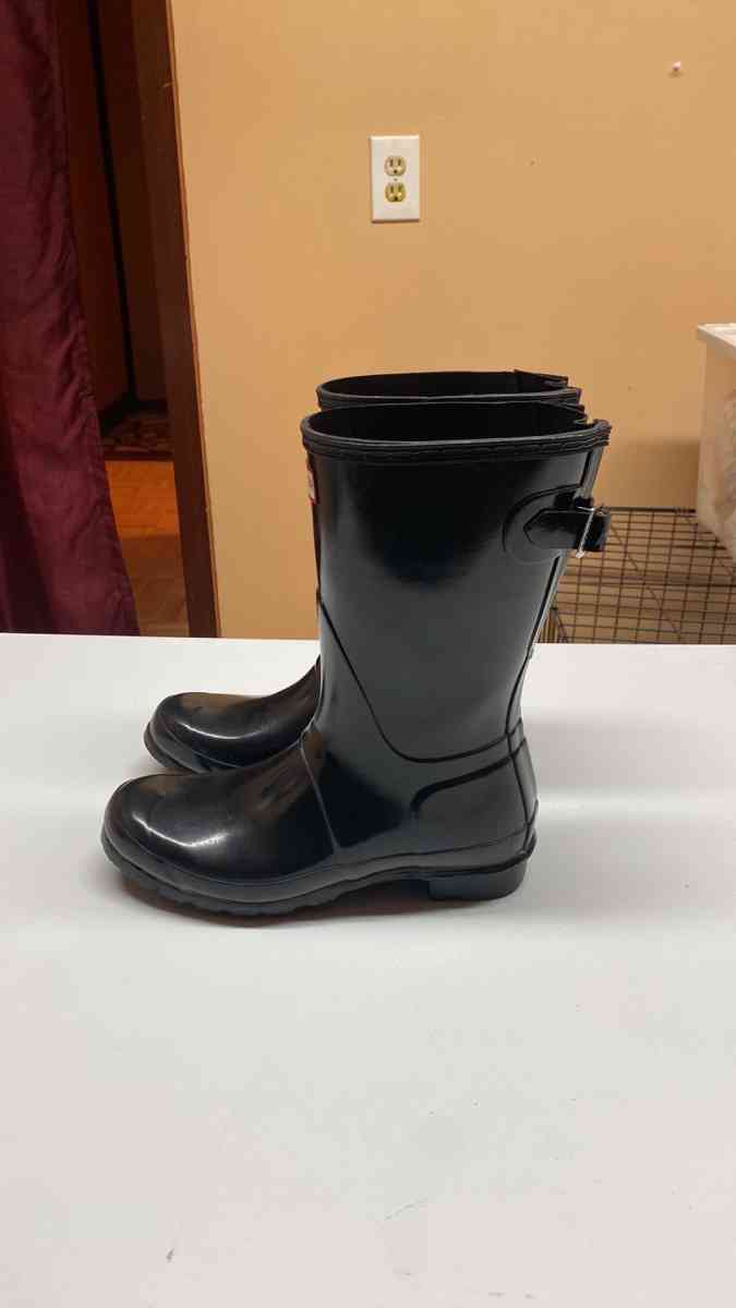 HUNTER Short Gloss Black MidCalf Rubber Rain Boots Size 8