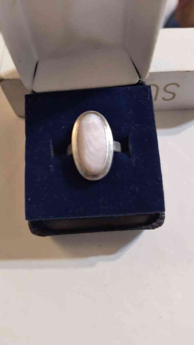 Vintage Avon Mother of Pearl Ring