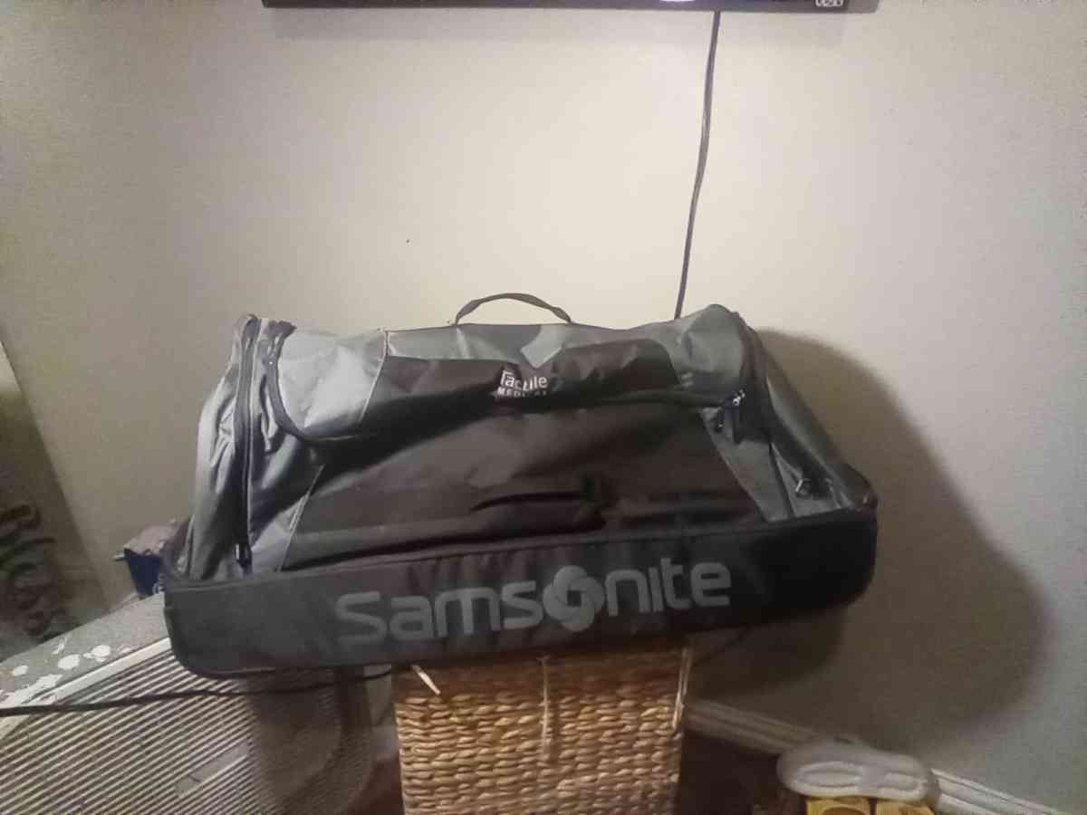 Samsonite NEW 2 Compartment Wheeled Duffle Bag