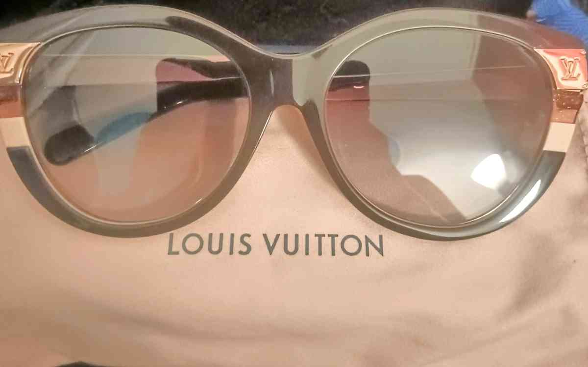 Louis Vuitton Petit Soupon Cat Eye Sunglasses