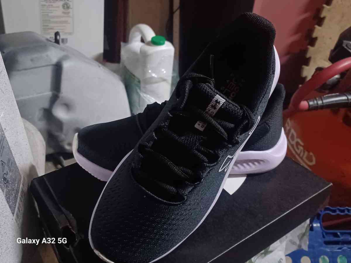 Under Armour Charged Prusuit