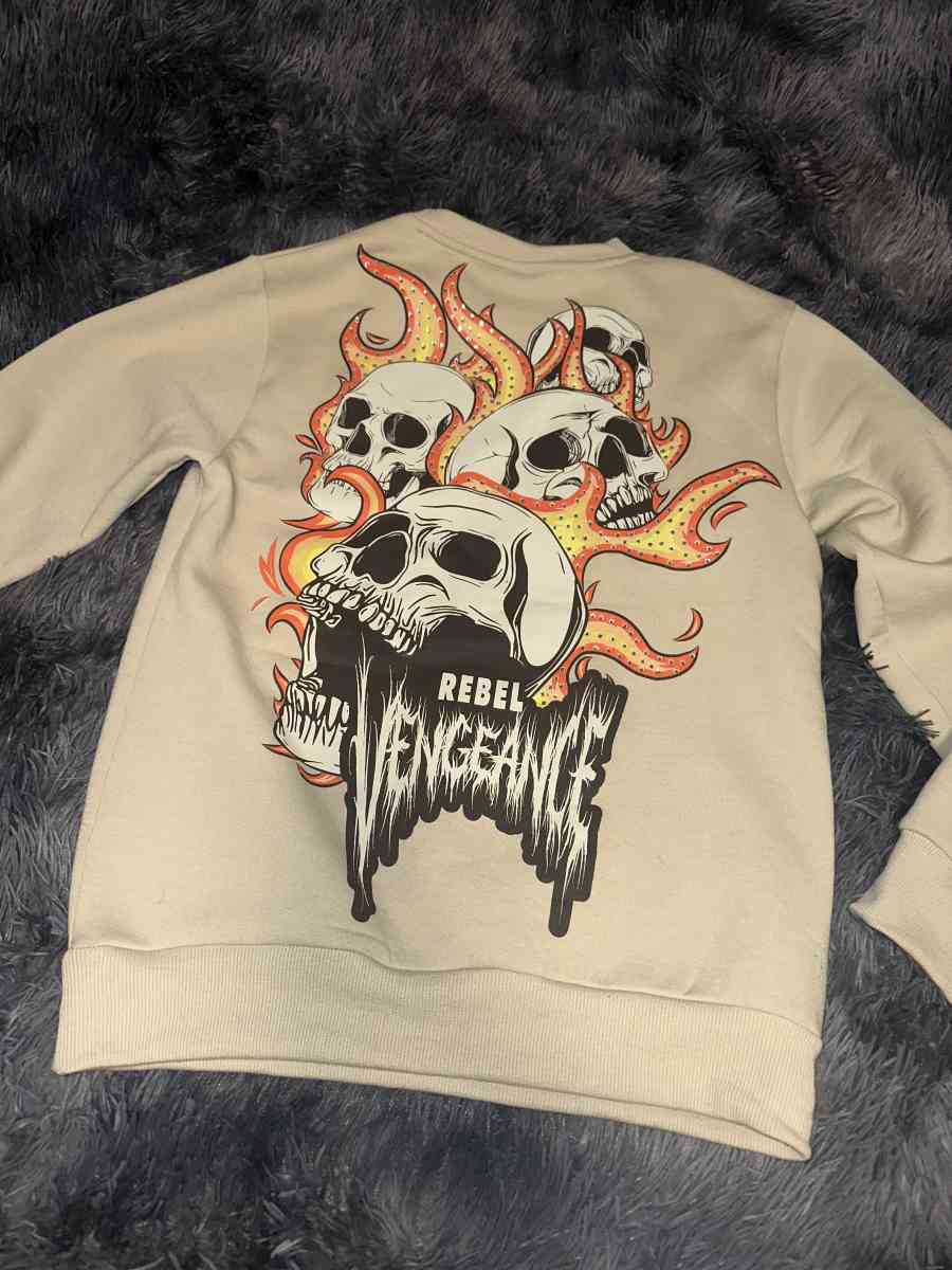 sweatshirt with skulls