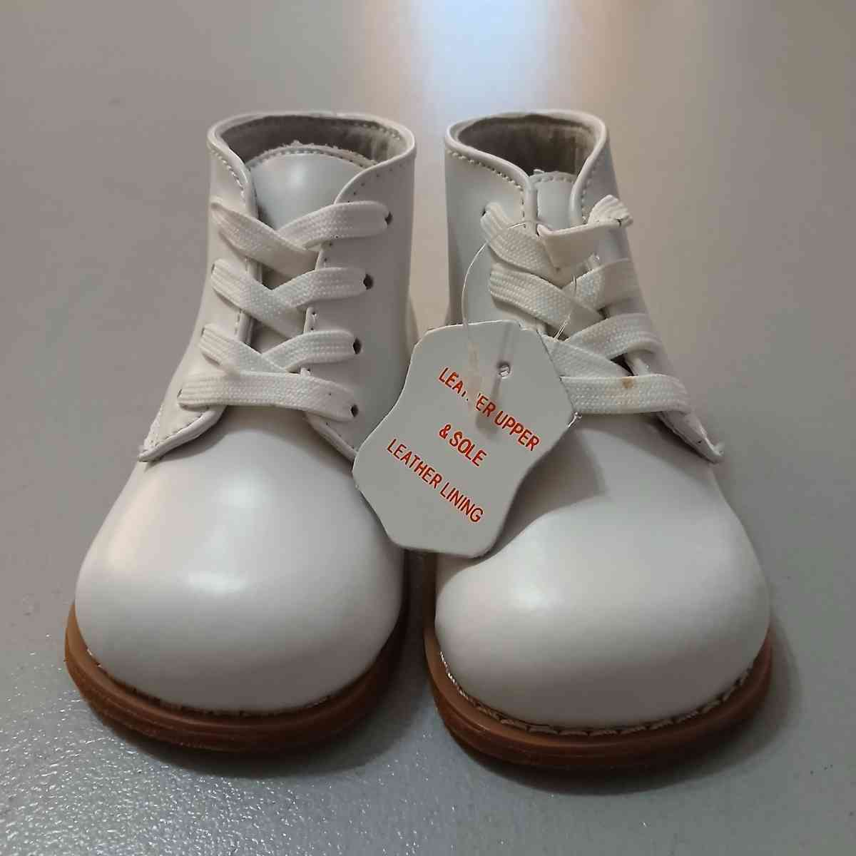 Cavoo Walker Baby Unisex white shoes size 3