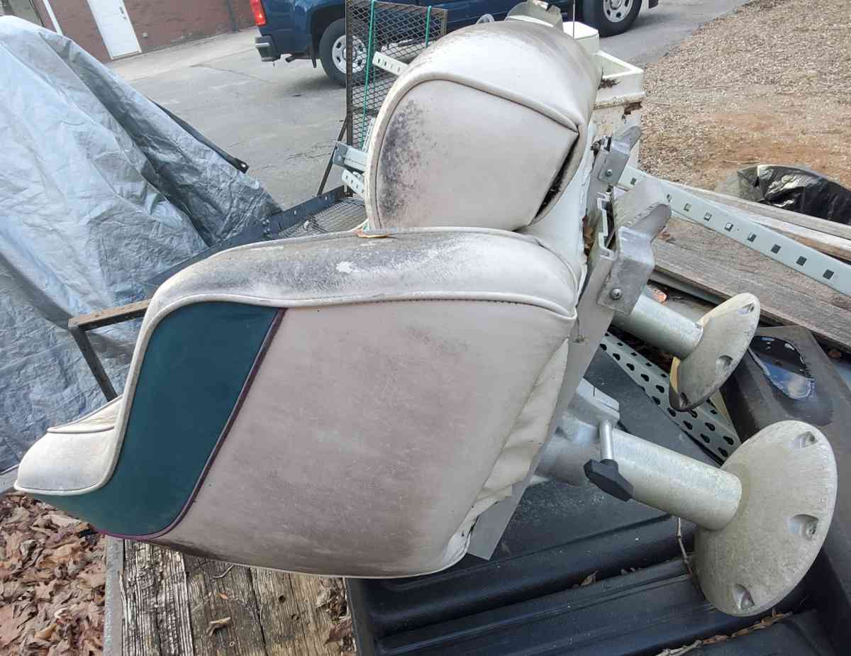 Oversized Pontoon Seat With Double Pedestal Base