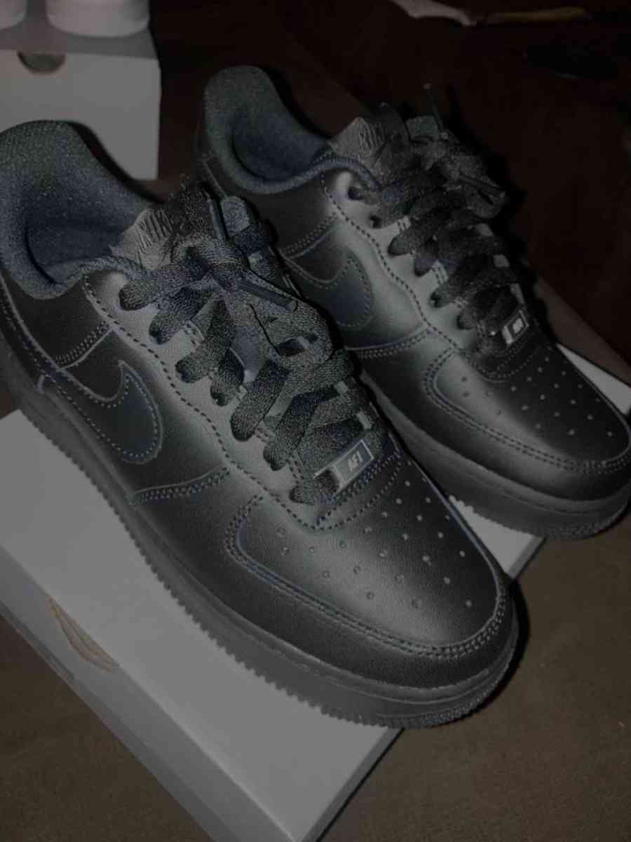 Black air forces 1s